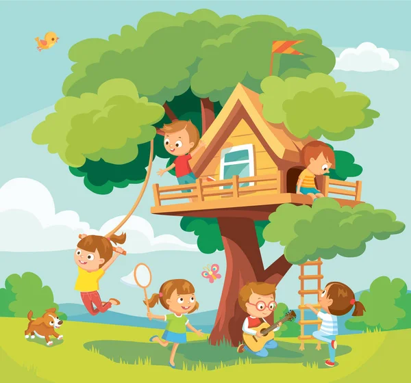 Çocuklar ağaç evde, ağaçtan kalede, ağaçtan yapılmış yaz kampı aktivitelerinde vakit geçiriyorlar. Çocukların takıldığı bir yer. Çocuklar oynaşıyor, güzel havalarda eğleniyorlar açık hava maceraları..