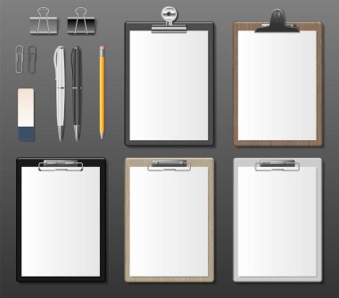 Boş beyaz kağıt levha ile gerçekçi clipboards kümesi. Not defteri bilgileri panosu şablonu kurumsal kimlik için. Siyah, beyaz ve ahşap Pano. vektör çizim