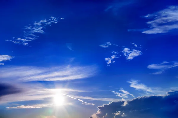 Güneşli Dramatik Gün Batımı Gökyüzü Açık Arkaplan — Stok fotoğraf