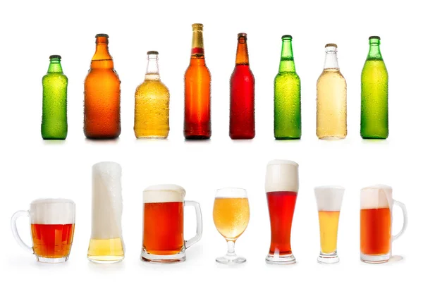 Συλλογή Από Διάφορα Γεμάτα Μπουκάλια Μπύρας Και Ποτήρια Απομονωμένα Λευκό — Φωτογραφία Αρχείου