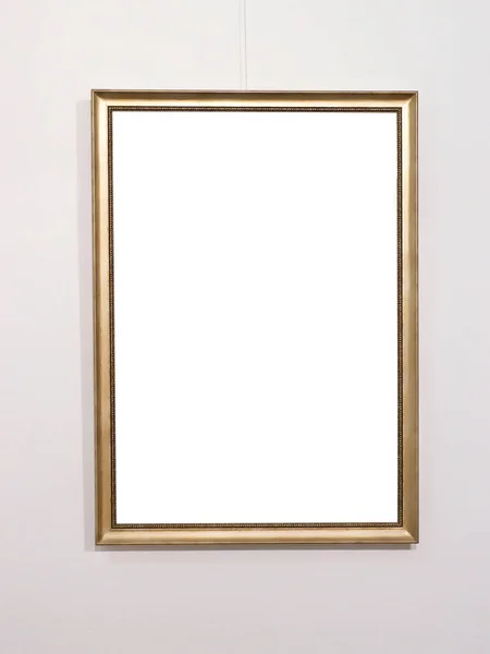 Beyaz Duvara Boş Altın Resim Çerçevesi Boşluğu Çerçeveye Kopyala — Stok fotoğraf