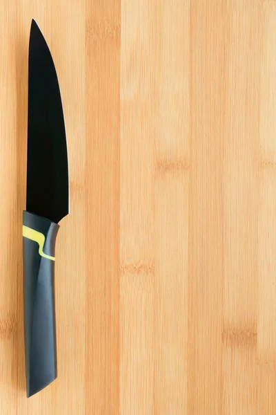 Cuchillo Cocina Negro Sobre Tabla Madera Copia Espacio Tablero Plantilla —  Fotos de Stock