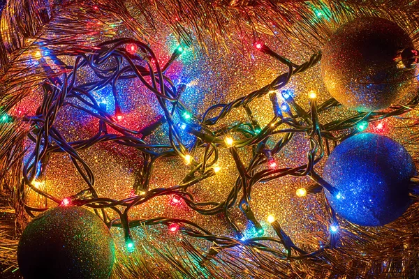 Kerst Decoraties Sluiten Samenstelling Met Ballen Klitten Glitters Gekleurde Lichtjes — Stockfoto