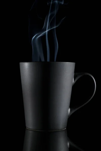 Grande Tazza Caffè Nero Con Vapore Isolato Nero Percorso Ritaglio — Foto Stock
