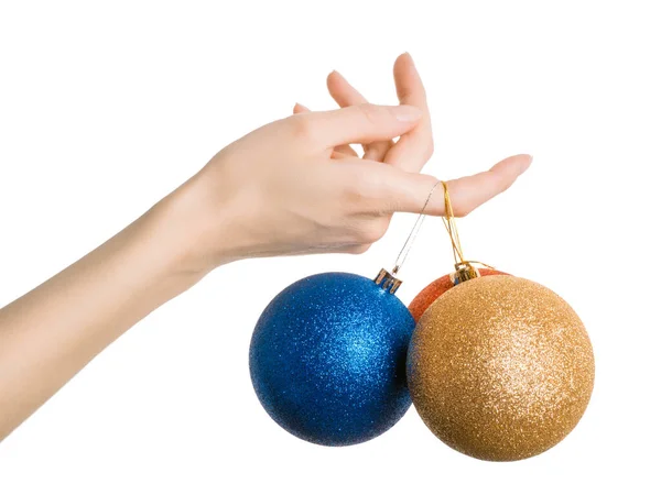 輝くクリスマスボールを持っている女性の手 白に隔離された — ストック写真