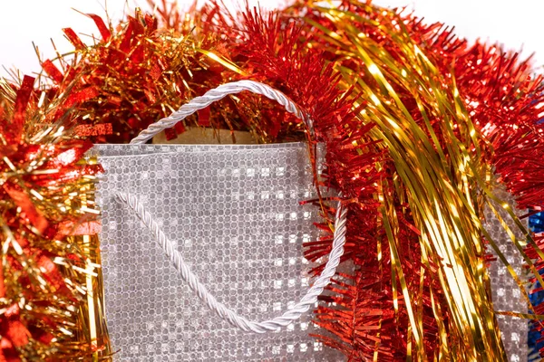 Ασημένια Τσάντα Δώρου Χριστουγεννιάτικα Στολίδια Κοντά — Φωτογραφία Αρχείου