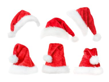 Kırmızı Noel şapkası seti. Beyazda izole edilmiş