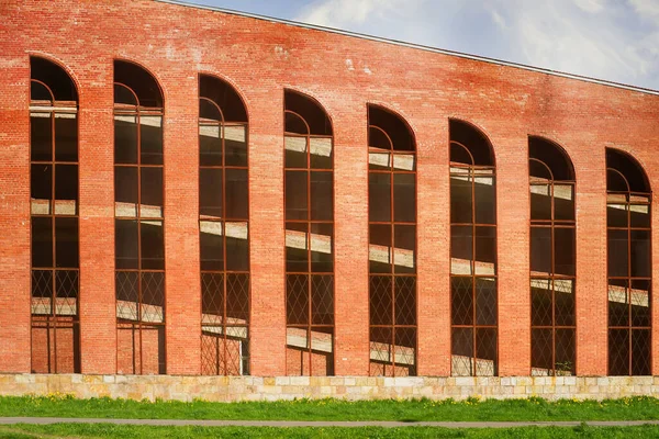 Ancien Bâtiment Industriel Brique Rouge Contre Ciel Bleu — Photo