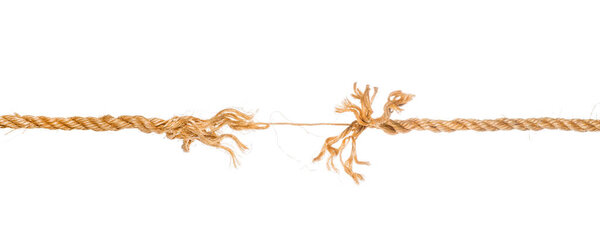 Длинная изношенная веревка. Изолированные на белом
