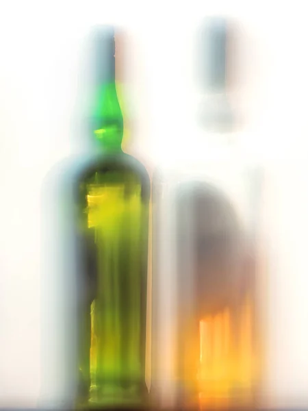 Whisky Flaskor Silhuetter Abstrakt Defokuserad Sammansättning — Stockfoto