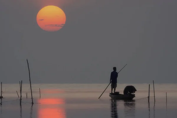 Belo nascer do sol do lago Pakpra — Fotografia de Stock