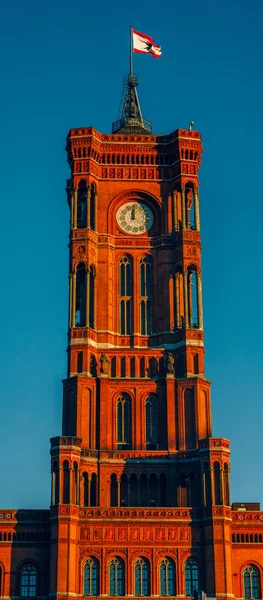 Berlin Belediye Binası Saat Kulesi