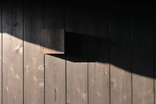 茶色の木の床と木製のキューブ — ストック写真