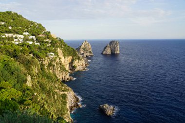 güzel Faraglioni Rocks, İtalya