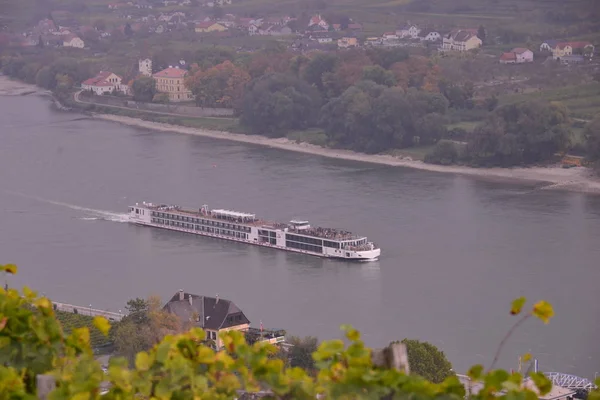 Widok Dużego Kąta Rejs Statkiem Wycieczkim Rzece Wachau Wiedeń Austria — Zdjęcie stockowe