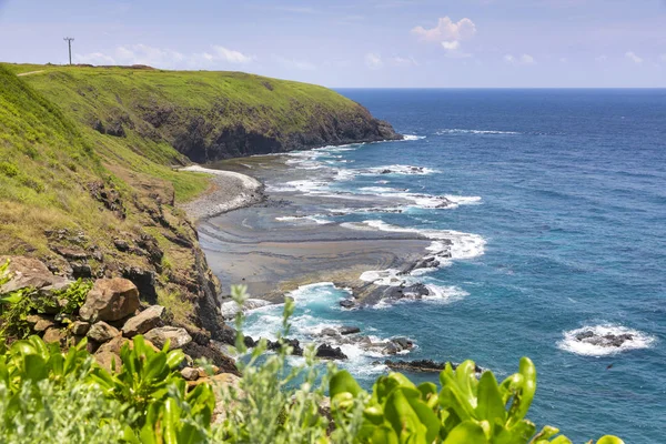 Falésias Verdes Cobertas Pela Costa Oceânica — Fotografia de Stock