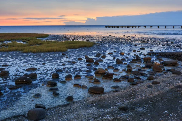 Meeresküste Mit Felsen Und Wunderschönem Sonnenuntergang — Stockfoto