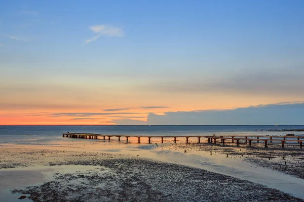 Costa Del Océano Con Rocas Hermoso Cielo Puesta Sol — Foto de Stock