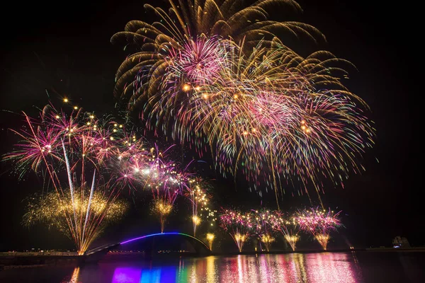 Colorful Fireworks Night Sky Water — Stock Photo, Image