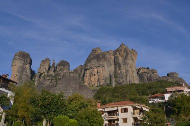 Dağ manzarası gündüz görünümü 