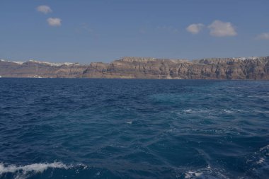 Deniz dalgalarının gün ışığı görüntüsü 