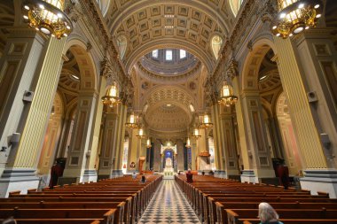 Kilisenin iç görünüm 