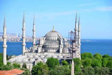 İstanbul 'da cami, hindi