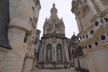 Gündüz kilisenin cephe manzarası 