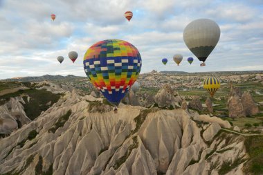 Türkiye 'nin Kapadokya üzerinde sıcak hava balonları