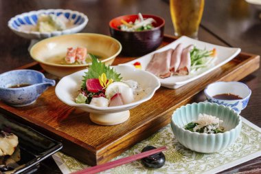 Masadaki Asyalıyı kapat.