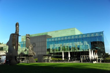 Modern mimari tasarımı olan şehir manzarası