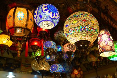 İstanbul 'da güzel parlak fenerler