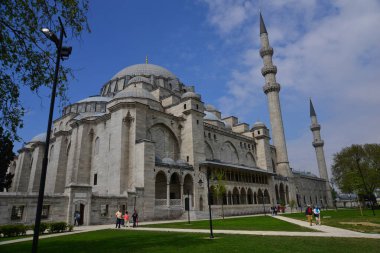 İstanbul 'da cami, hindi