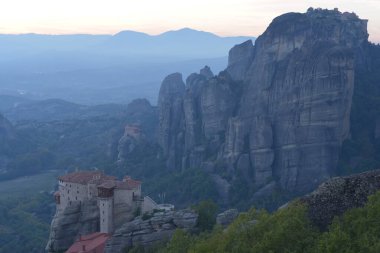 Meteor taşlı manzara, Yunan