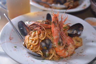 Taze deniz ürünlerini kapatın.