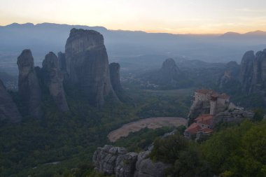 Meteor taşlı manzara, Yunan