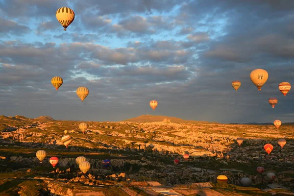 Μπαλόνια Θερμού Αέρα Στον Ουρανό Πάνω Από Την Καππαδοκία Της — Φωτογραφία Αρχείου