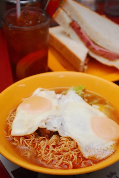 Menutup Makan Malam Atas Meja — Stok Foto