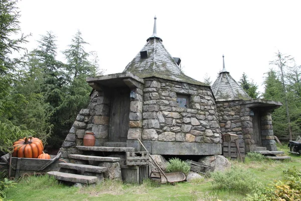 Parktaki eski taş evler