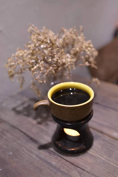 Braune Tasse Kaffee Auf Dem Tisch — Stockfoto