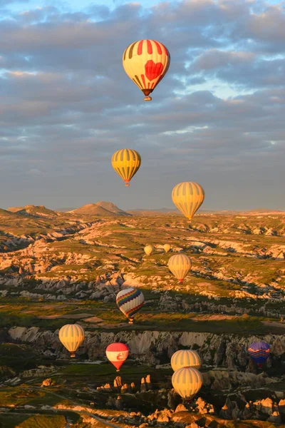 Türkiye Nin Kapadokya Üzerinde Sıcak Hava Balonları — Stok fotoğraf