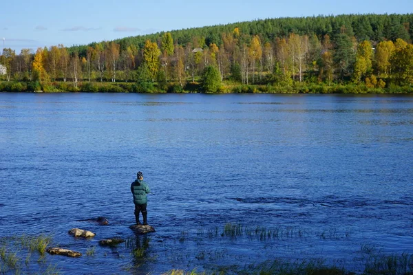 Homme Pêche Dans Lac — Photo