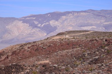 Dağ manzarası gündüz görünümü 
