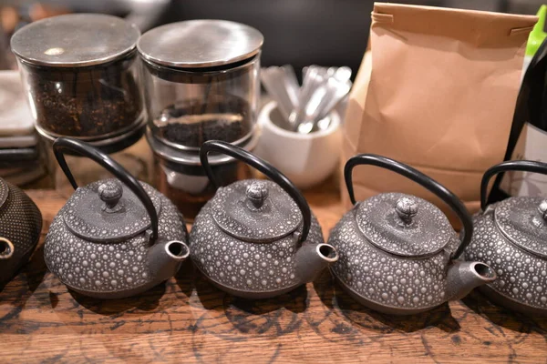 Set Teekannen Auf Holztisch — Stockfoto