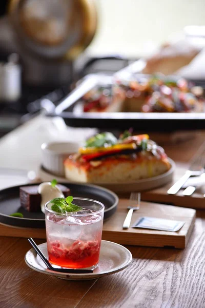 Primer Plano Cena Sobre Mesa — Foto de Stock