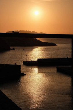 Fransa 'da akşam manzarası Provence