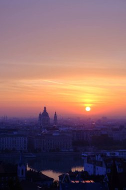Macaristan 'ın gece şehri Budapeşte Halaszbastya