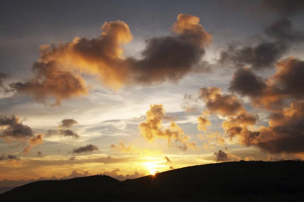 Taitung Orchid Island Zielone Pastwiska Zachód Słońca Kolorowe Chmury — Zdjęcie stockowe