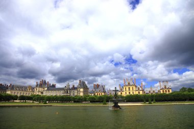 France Fontainebleau büyük çiçek bahçesi çeşmesi