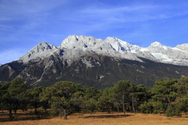Yunnan Lijiang Yulong Xueba Ulusal Park Ganhaizi Manzarası